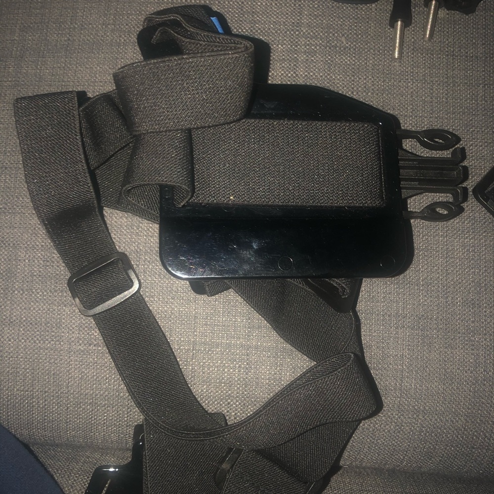 GoPro Hero 5 + Case + Kit - Picture 5 of 7